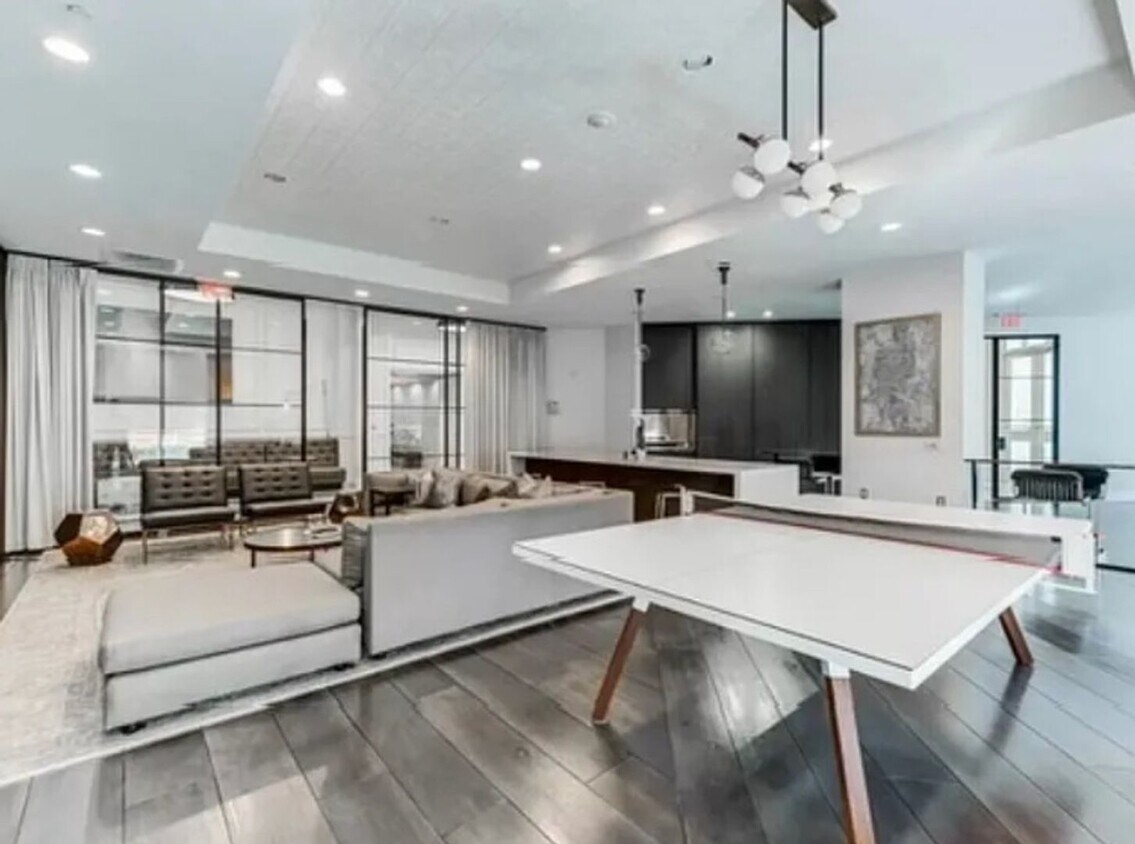 Building Photo - Stylish 2BR Condo in Buckhead Village area