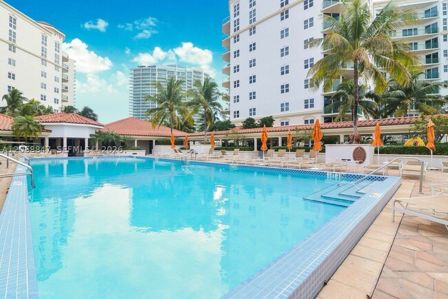 Foto del edificio - 20000 E Country Club Dr