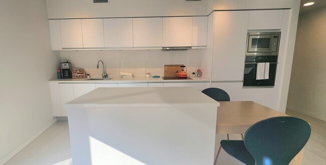 Photo du bâtiment - 180 2nd Av E