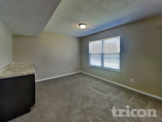 Building Photo - 1582 Tulip Ct