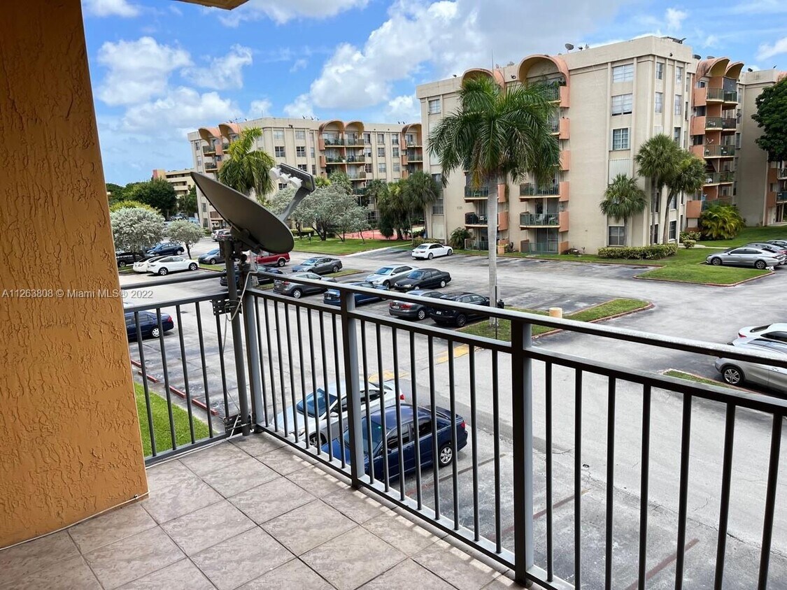 9300 Fontainebleau Blvd Unit E309, Miami, FL 33172 Apartment for Rent