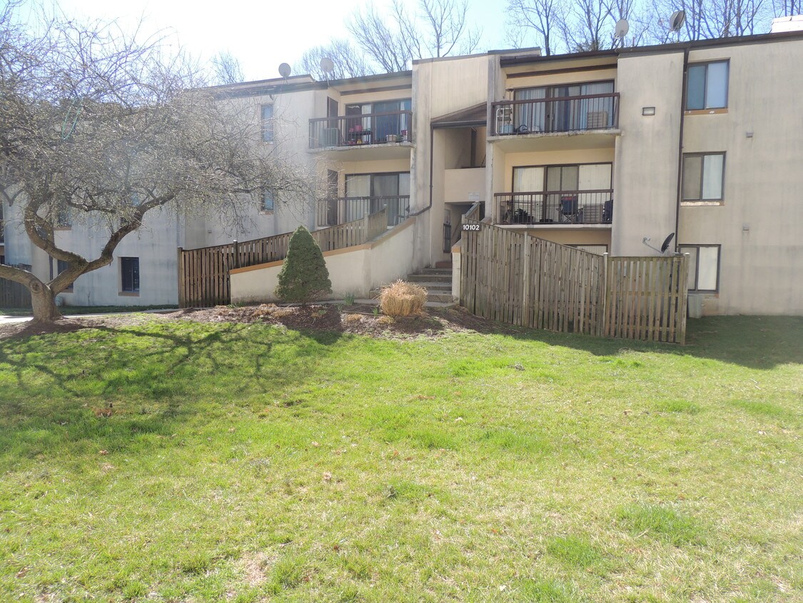 10102 Campus Way S, Upper Marlboro, MD 20774 Condo for Rent in Upper