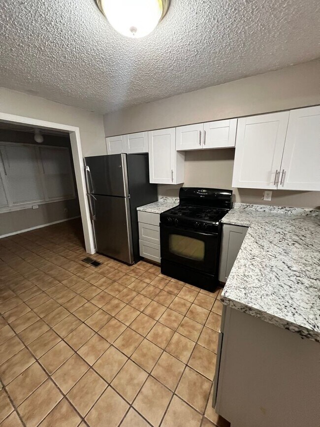 Building Photo - Charming 2 Bed, 1 Bath Home in the Heart of Tulsa!