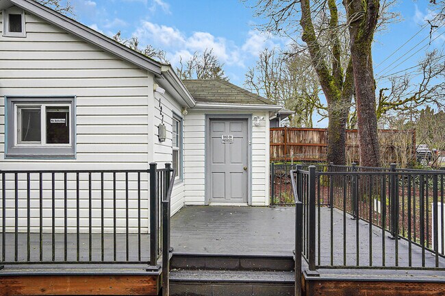 Building Photo - 1270 Parkway Dr NW