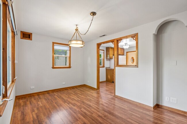 Building Photo - 42 Burr Oak Dr