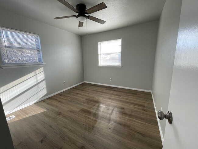 Building Photo - 3013 S Madole Blvd