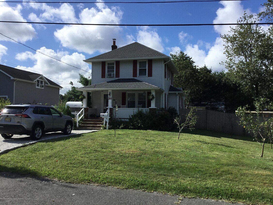 20 W Morris Ave, Belford, NJ 07718 House Rental in Belford, NJ