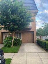 Building Photo - 1479 Royce St