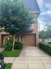 Building Photo - 1479 Royce St
