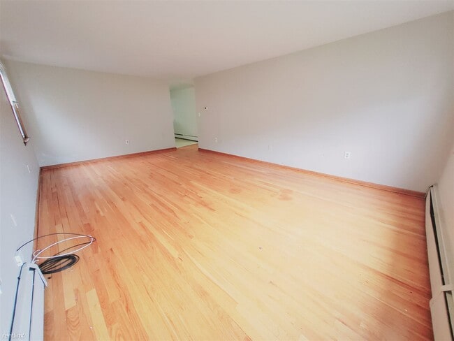 Building Photo - 2 br, 1 bath Condo - 36 Burwood Ave Unit B