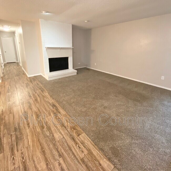 Building Photo - 320 W Quantico St