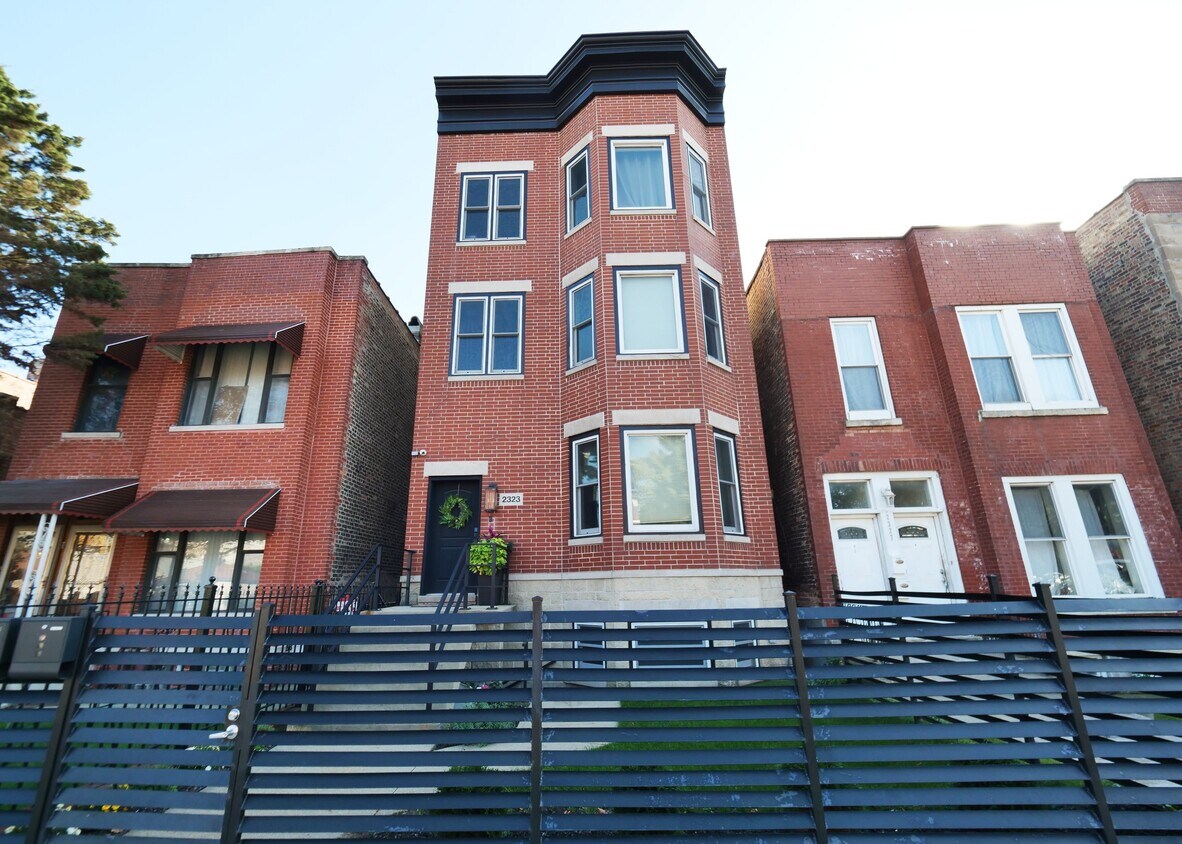 Primary Photo - 2323 W Grenshaw St
