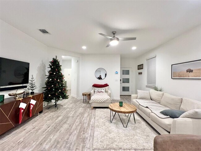 Foto del edificio - 2307 Langdale Ln