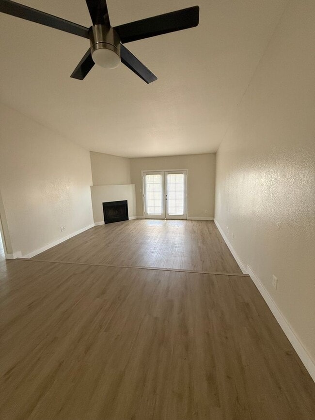 Building Photo - Central Phoenix Townhome Oasis – 3 Bed, 2 ...