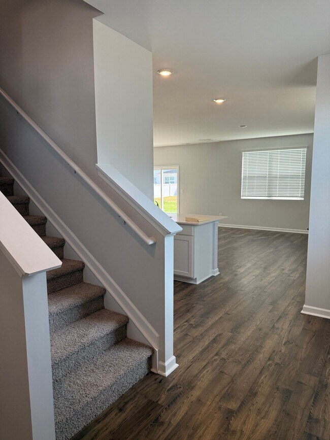 Building Photo - 4919 Sandringham Ln
