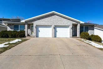 Building Photo - 2091 Hummingbird Dr