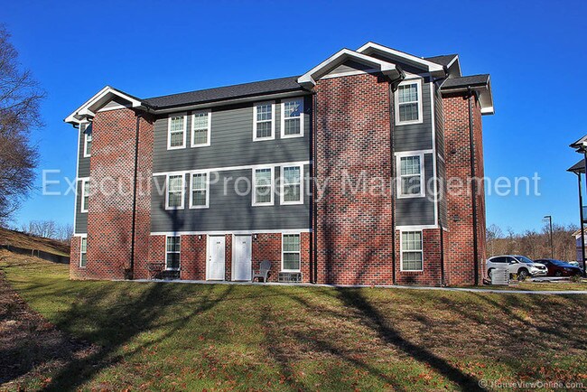 Building Photo - 1112 Bertling St