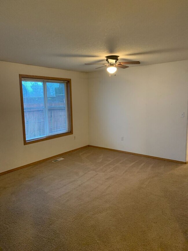 Building Photo - 3BD Ranch Style Home In Great Orchards Loc...