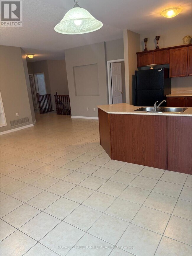 Photo du bâtiment - 18 Red Pine Crescent