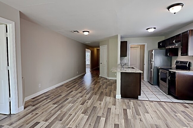 Foto del edificio - 14843 Astrolyn St