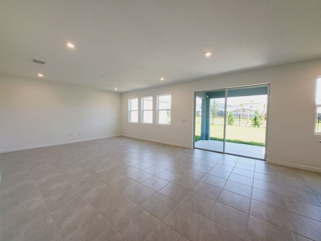 Building Photo - Kissimmee 5 Bedroom/3 Baths Home For Rent in 34747