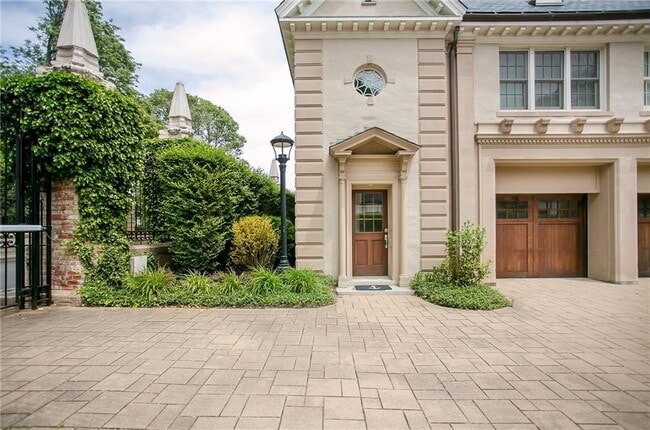 Building Photo - 241 Ruggles Ave