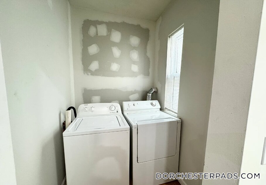 Primary Photo - 10 Pond St