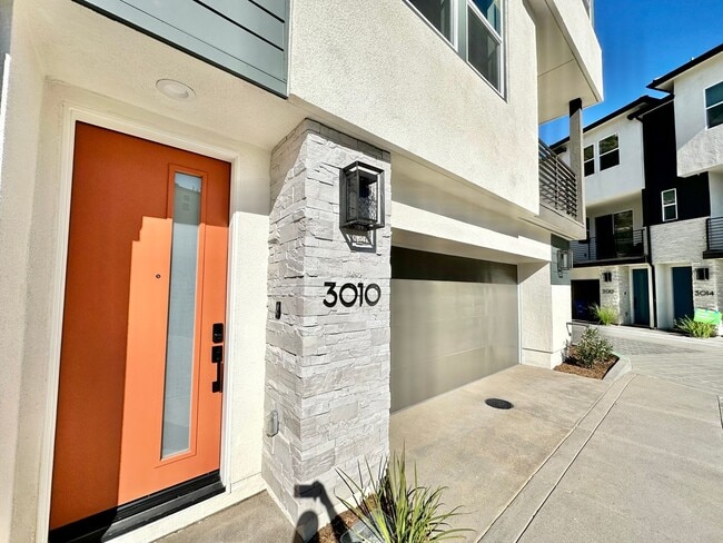 Foto del edificio - Brand New Townhome Overlooking Mission Valley
