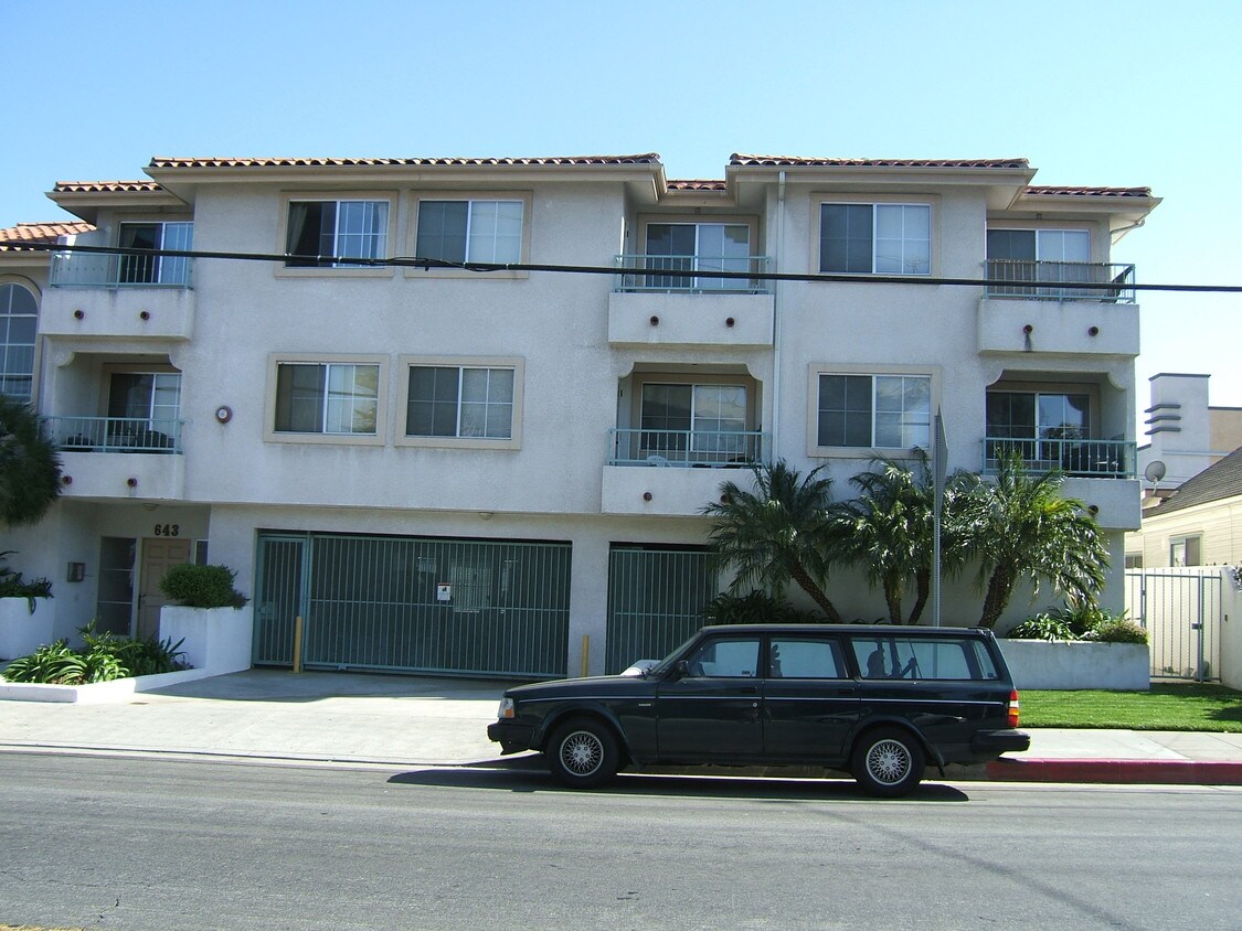 Foto principal - 643 W 7th St