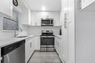 Building Photo - 3930 Crystal Lake Dr