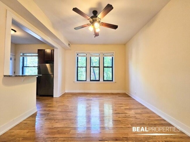 Building Photo - 2 bedroom in CHICAGO IL 60657