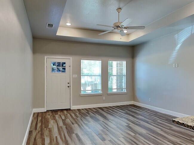 Building Photo - 2904 Bourland St