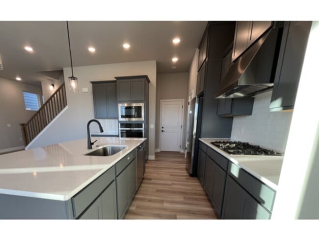 Foto del edificio - Enjoy modern living and breathtaking views...