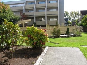 Building Photo - 1720 Cook St & 1035 N Park