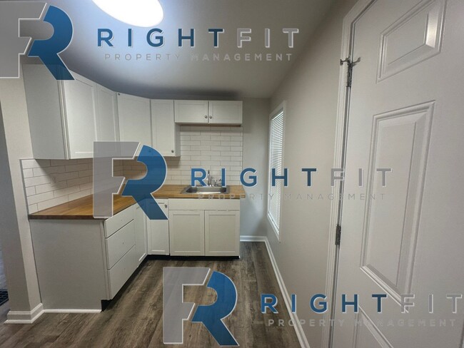 Building Photo - Newly Renovated Home in Middletown