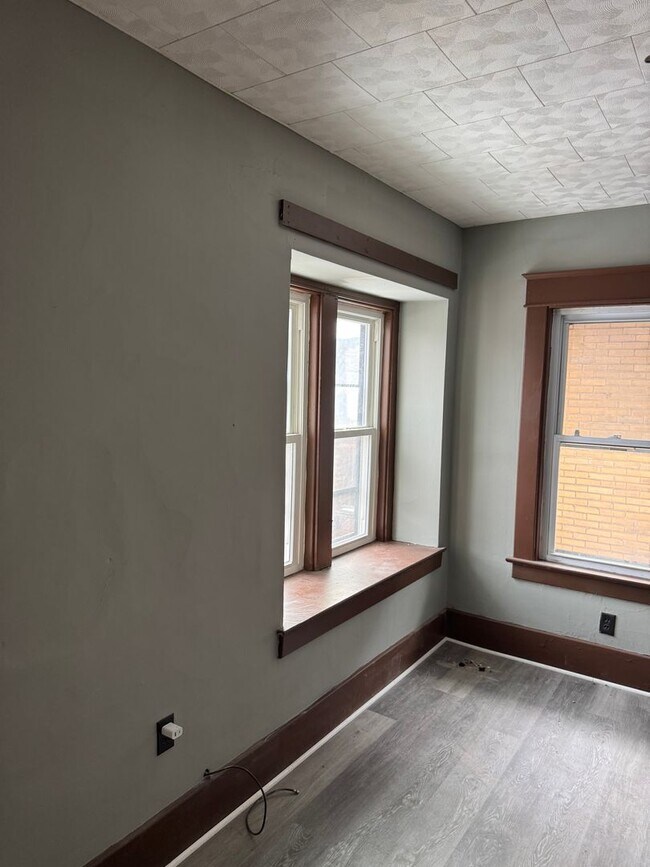 Foto del edificio - 2 bedroom 1 bath second floor unit