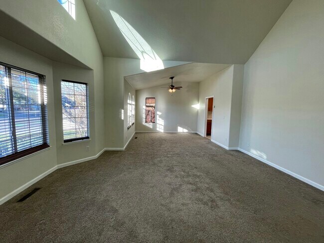 Building Photo - 1580 Rehrmann Dr
