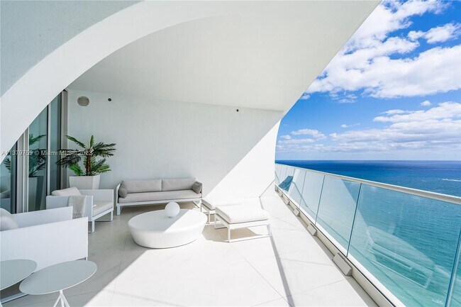 Building Photo - 16901 Collins Ave