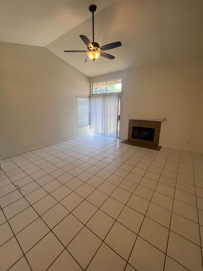 Foto del edificio - ADORABLE 3 BEDROOM HOUSE WITH POOL!