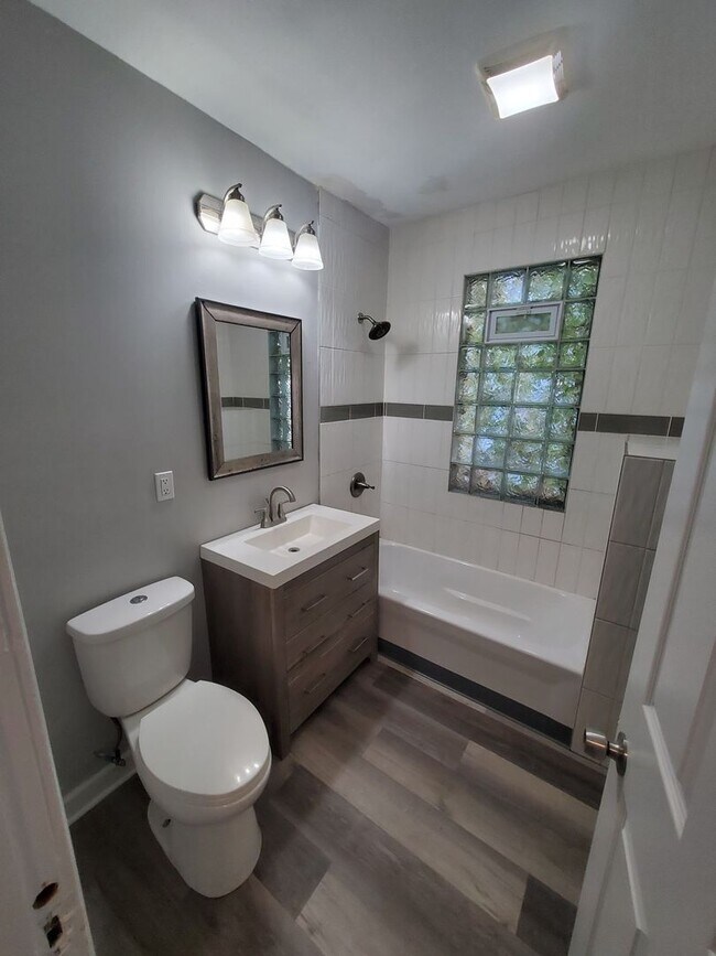 Foto del edificio - 2533-2535 N 49th St. (Duplex)