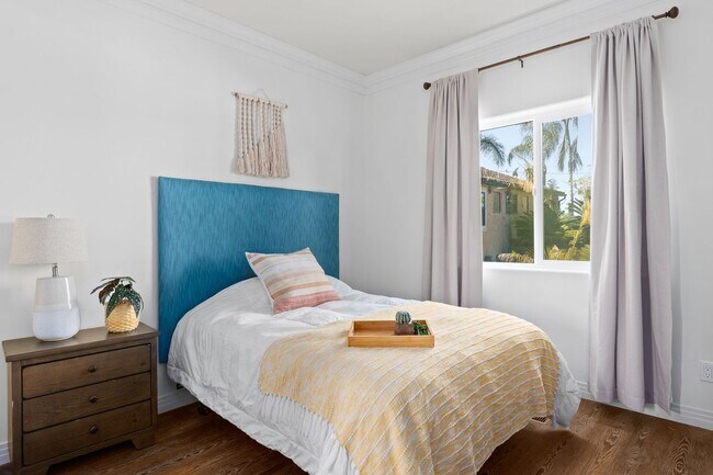 Building Photo - Spacious 7-Bedroom Home with Ocean Views i...