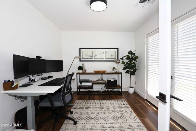 Foto del edificio - 2207 N 87th Pl