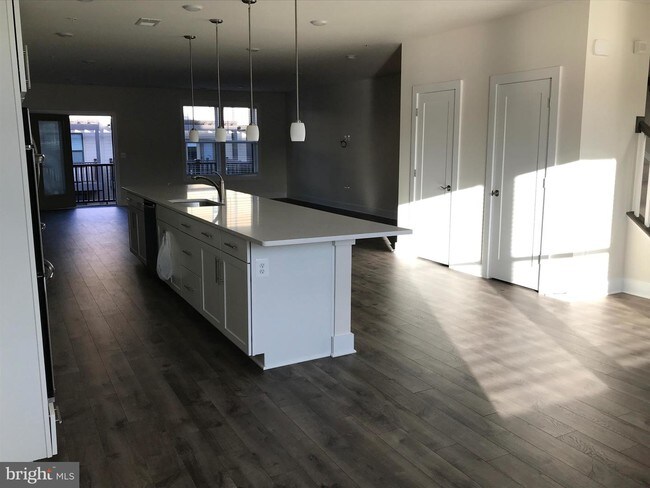 Building Photo - 43 Silverway Dr