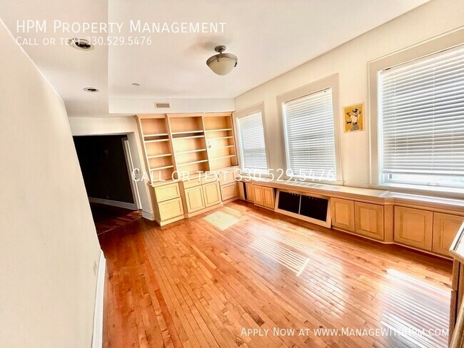 Building Photo - Condominium Available for Rent