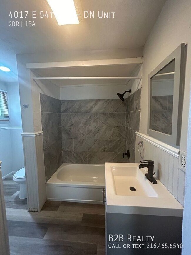 Foto del edificio - 4017 E 54th St