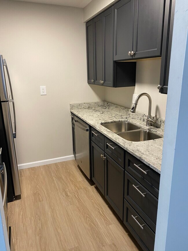 10 Meadows Dr Unit 1017, Milford, OH 45150 Room for Rent in Milford