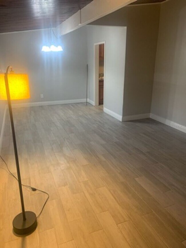Foto del edificio - NE Bakersfield 4 Bedroom, 2 Bathroom Home.