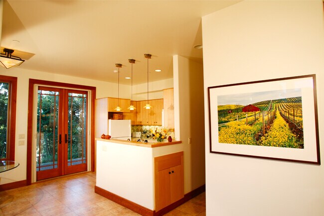 Building Photo - 3333 Paradise Dr