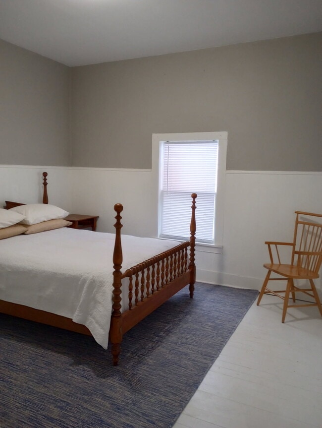 Building Photo - 9097 E D Ave