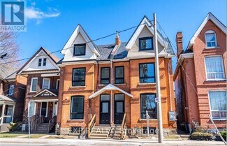 Building Photo - 102 Wellington St N